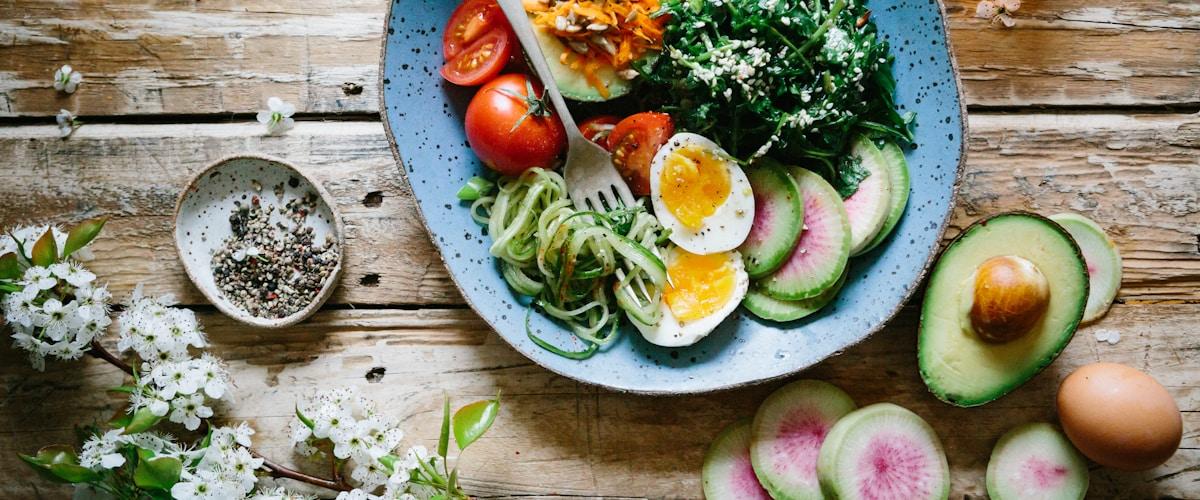 Why You Feel Bloated Before You Eat article illustration