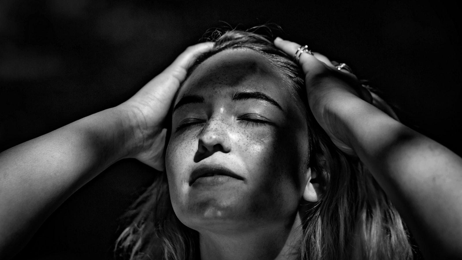 Why You Get Brain Fog With Anxiety (and What Helps) article illustration